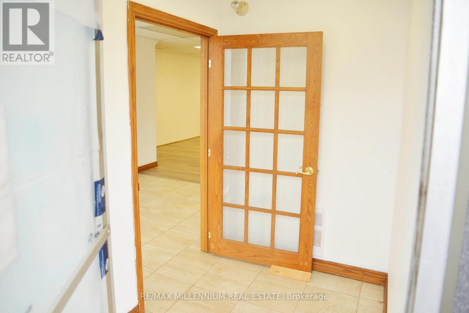 Photo 3 of 2821 Lake Shore Boulevard W, Toronto ON