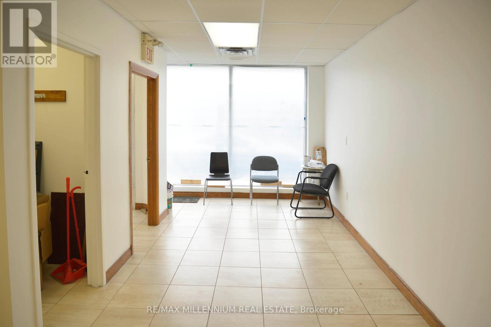 Photo 5 of 2821 Lake Shore Boulevard W, Toronto ON