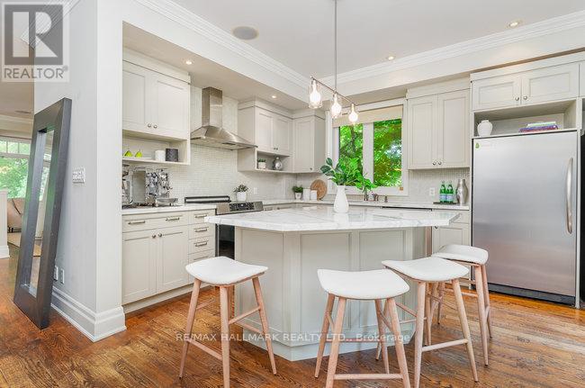 Photo 11 of 7 Tizzard Avenue, Toronto ON