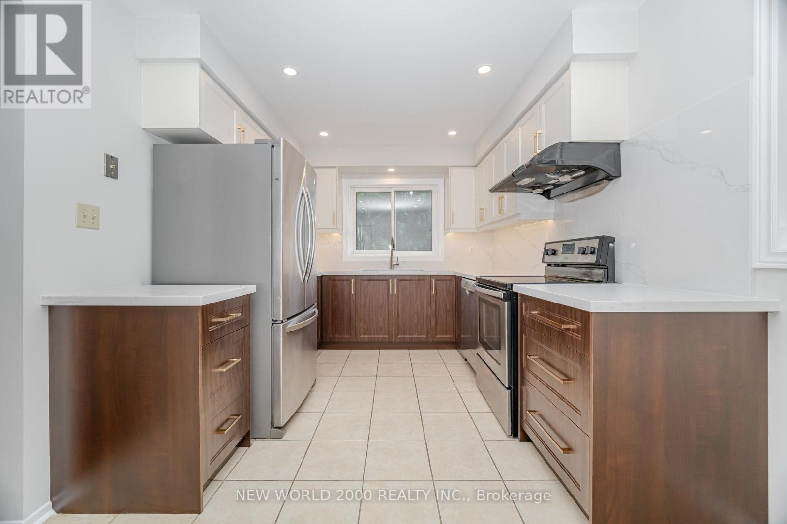 Photo 2 of 7221 Danton Promenade, Mississauga ON