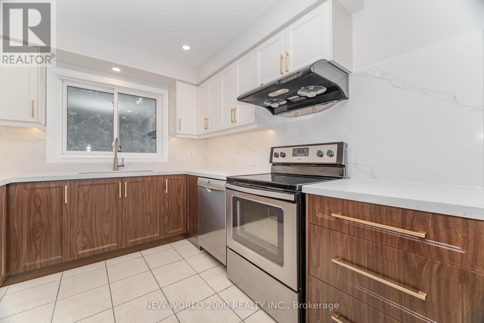Photo 4 of 7221 Danton Promenade, Mississauga ON
