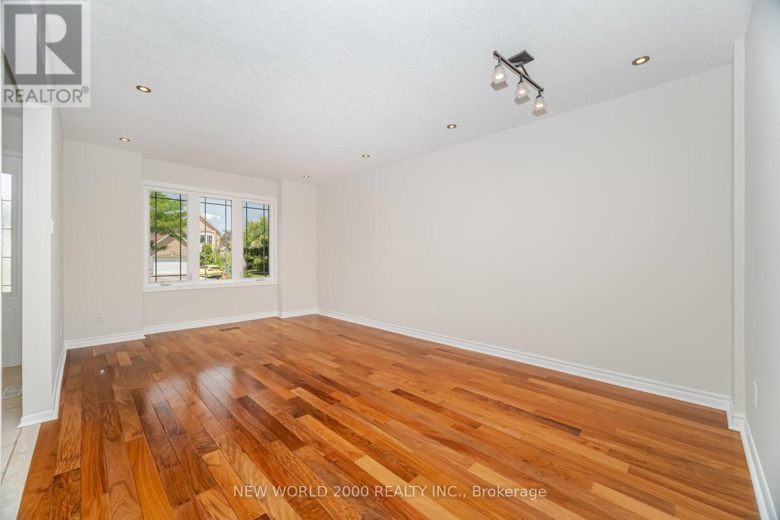 Photo 5 of 7221 Danton Promenade, Mississauga ON