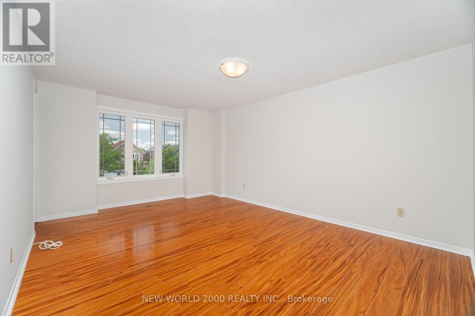 Photo 7 of 7221 Danton Promenade, Mississauga ON