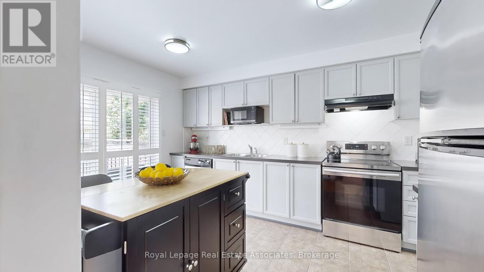 Photo 11 of 721 Shortreed Crescent, Milton ON