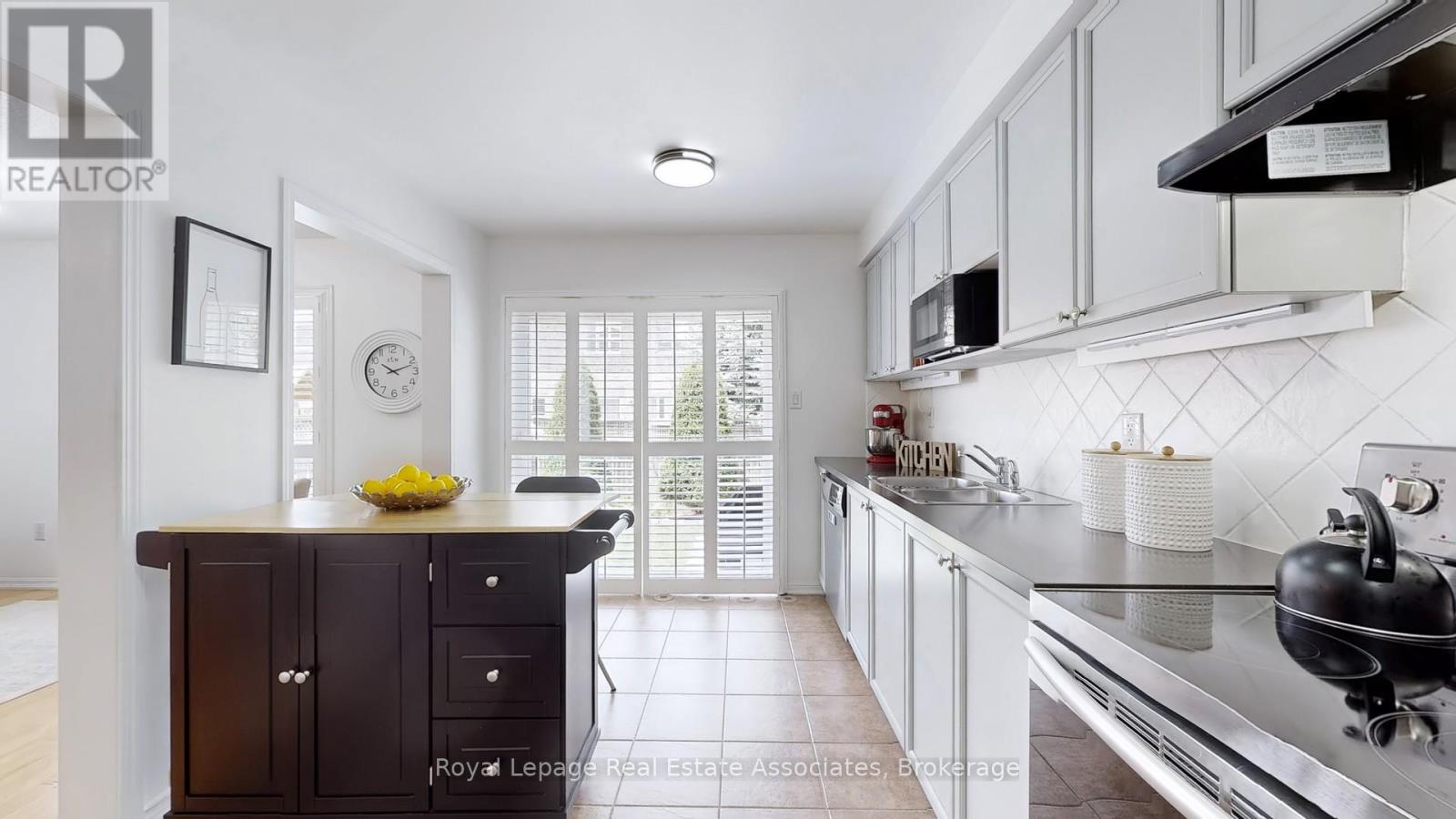 Photo 13 of 721 Shortreed Crescent, Milton ON