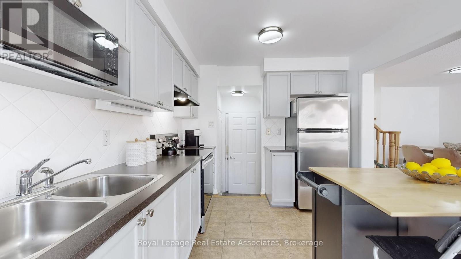 Photo 14 of 721 Shortreed Crescent, Milton ON