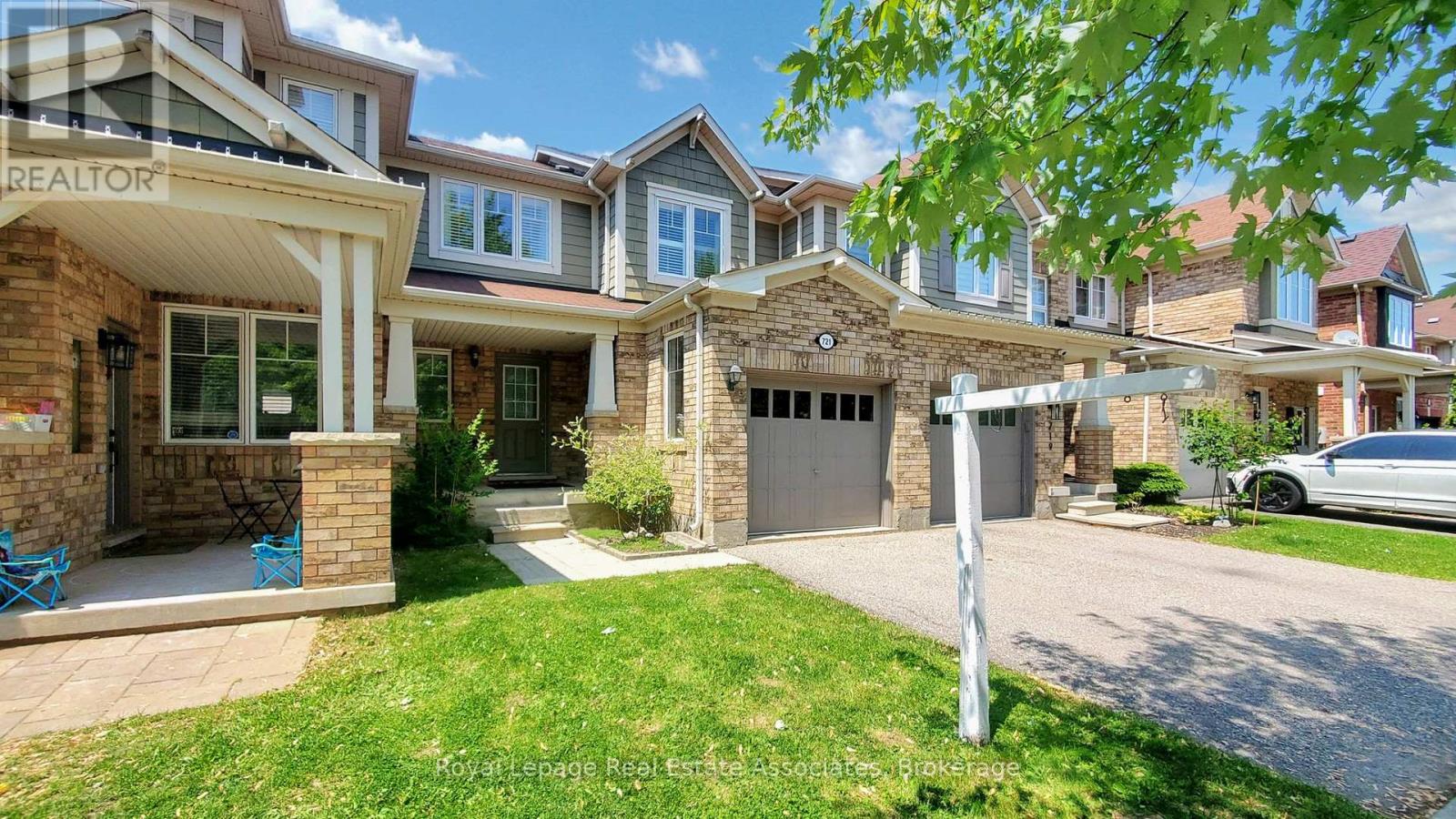 Photo 3 of 721 Shortreed Crescent, Milton ON