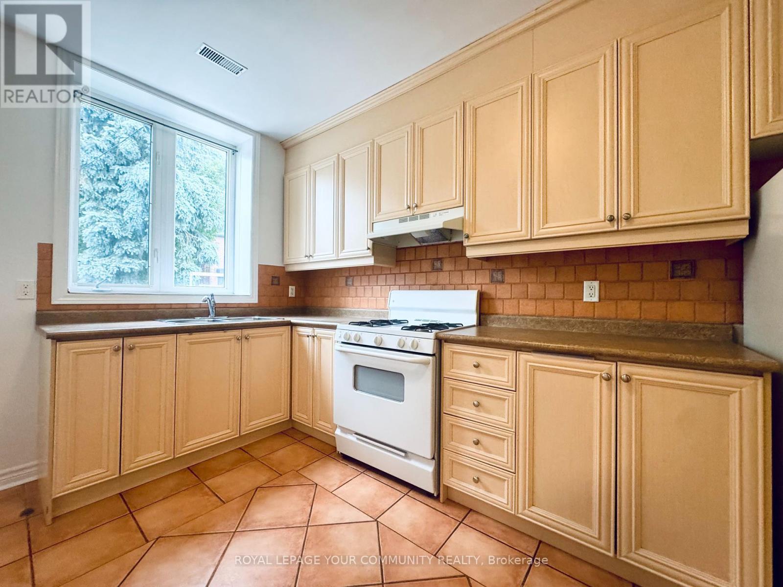 Photo 1 of G 1 2417 Dundas Street W, Toronto ON