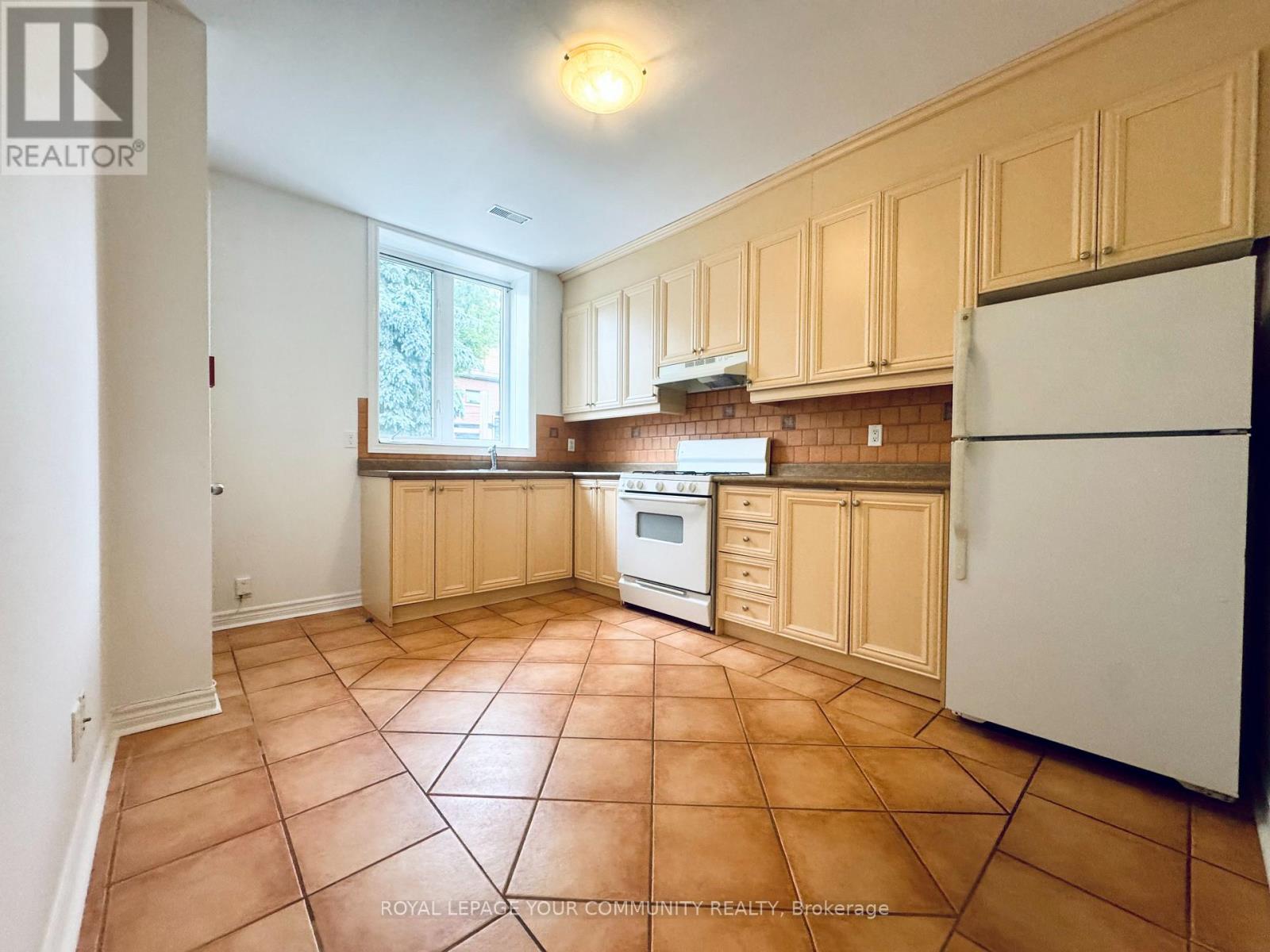 Photo 2 of G 1 2417 Dundas Street W, Toronto ON