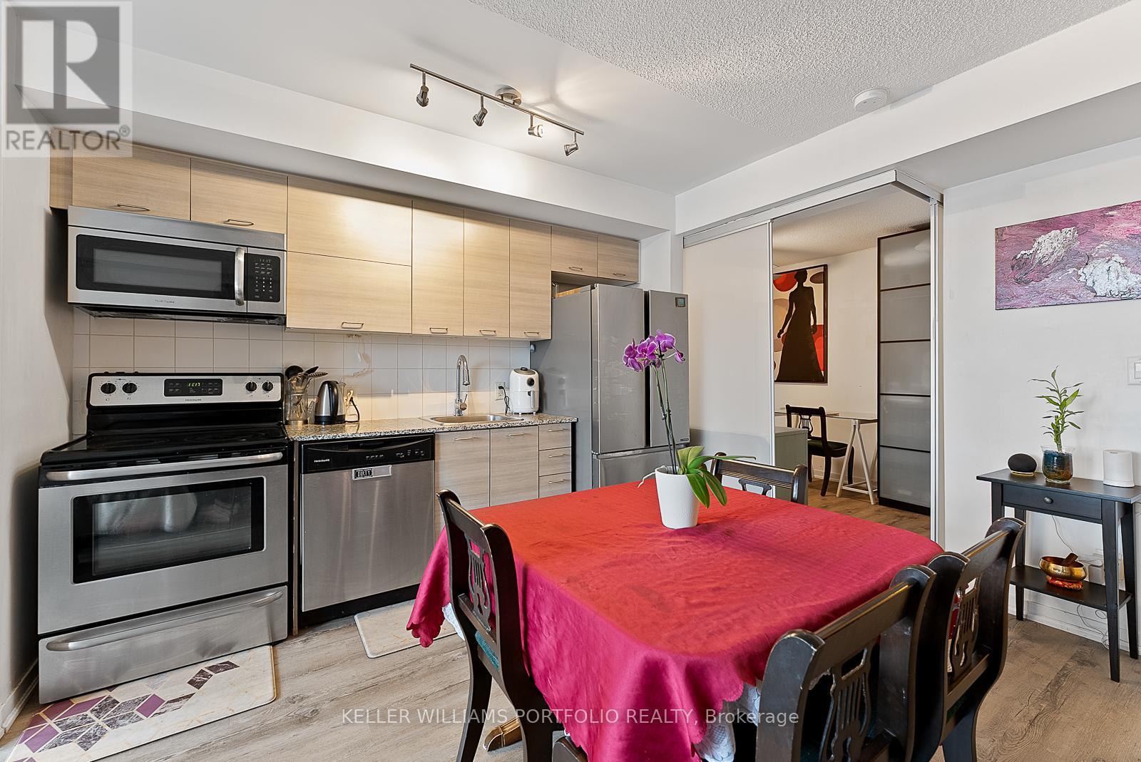 Photo 10 of 815 20 Joe Shuster Way, Toronto ON