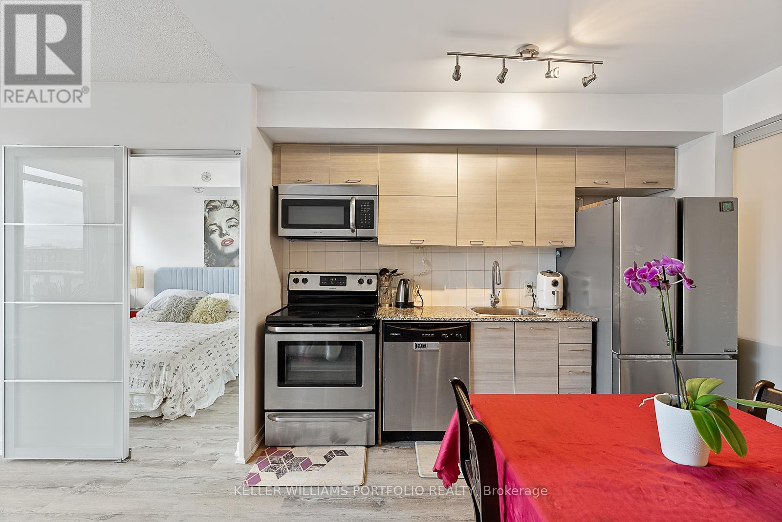 Photo 11 of 815 20 Joe Shuster Way, Toronto ON
