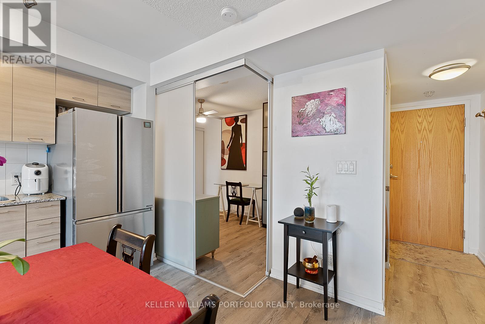 Photo 12 of 815 20 Joe Shuster Way, Toronto ON