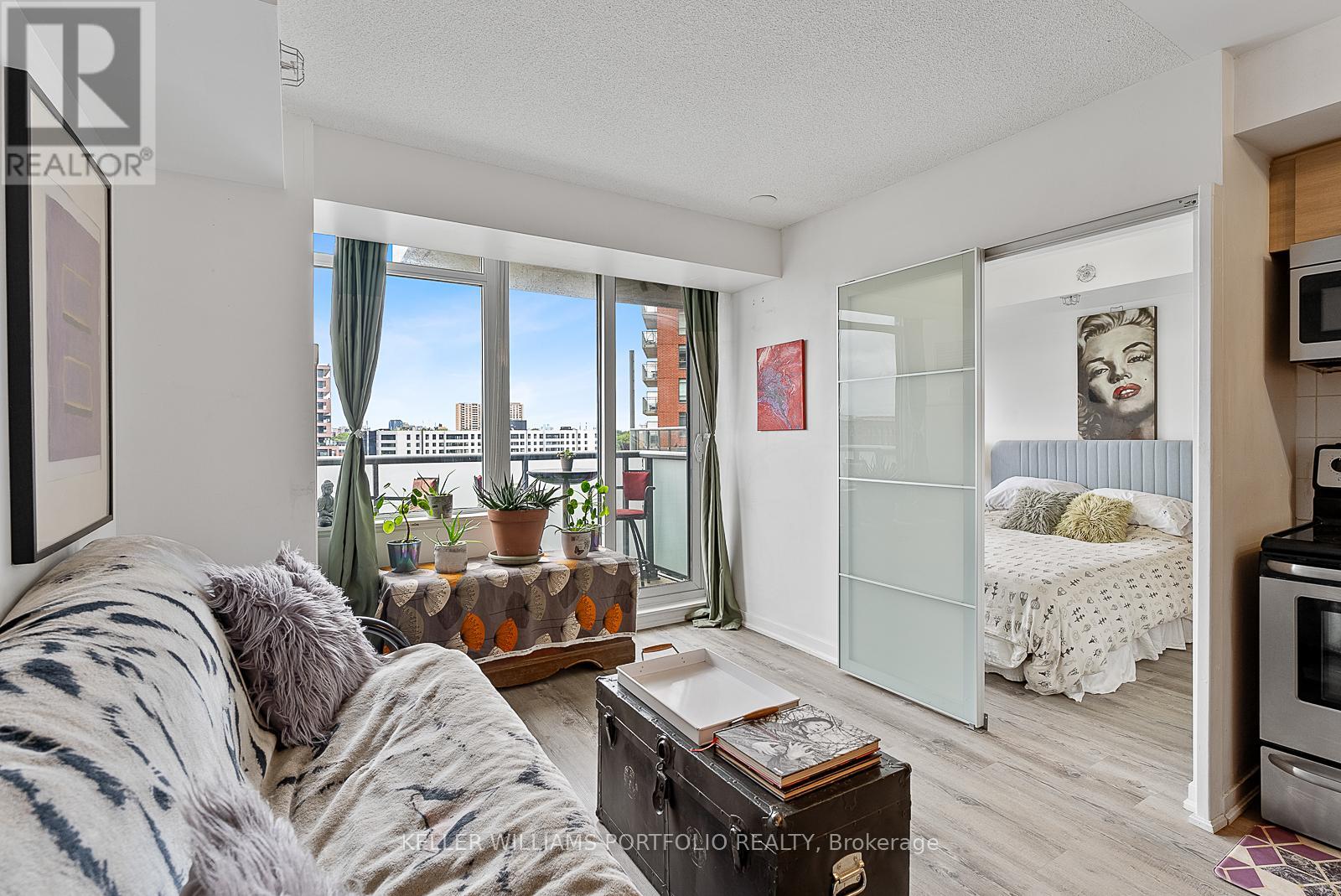 Photo 13 of 815 20 Joe Shuster Way, Toronto ON