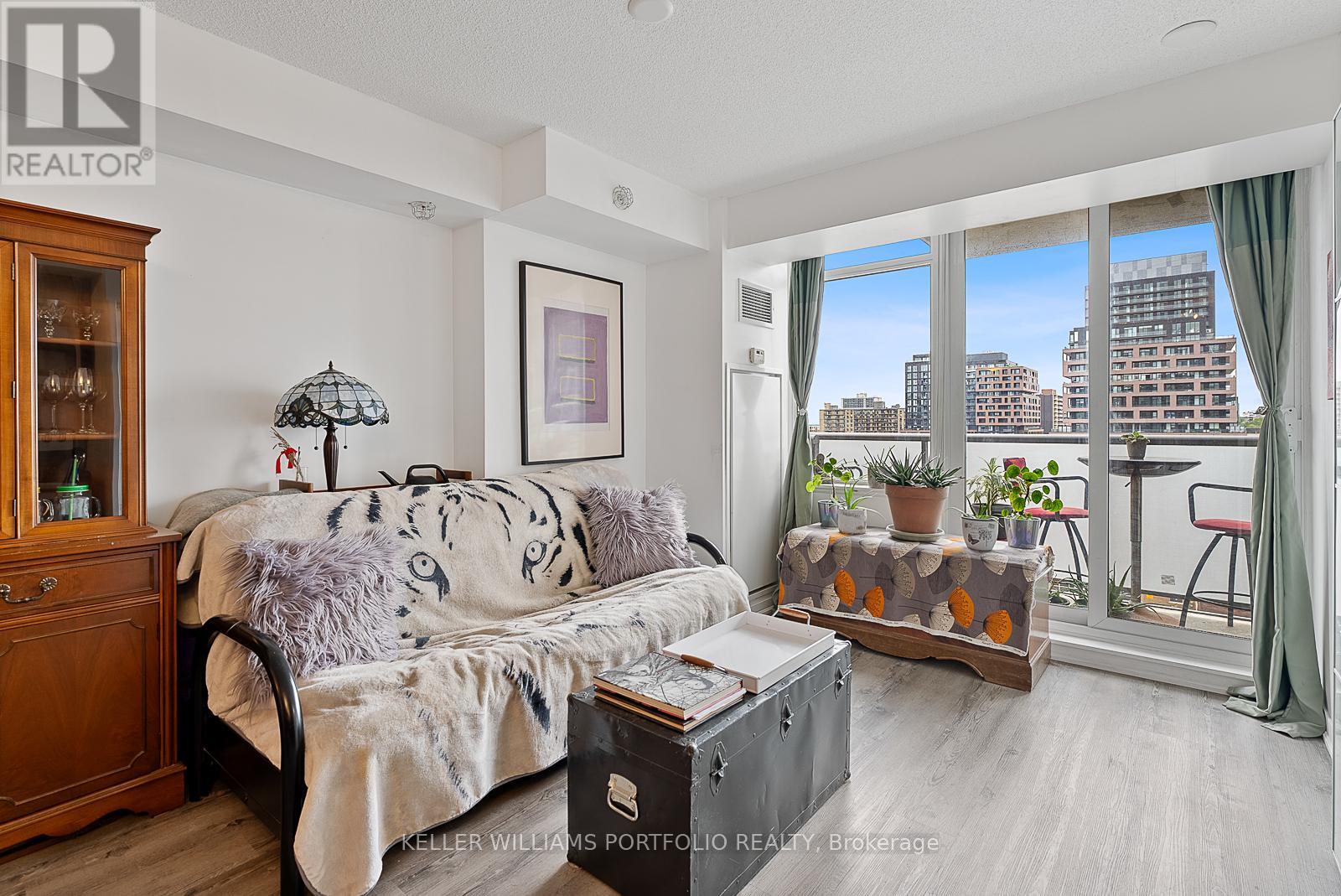 Photo 14 of 815 20 Joe Shuster Way, Toronto ON