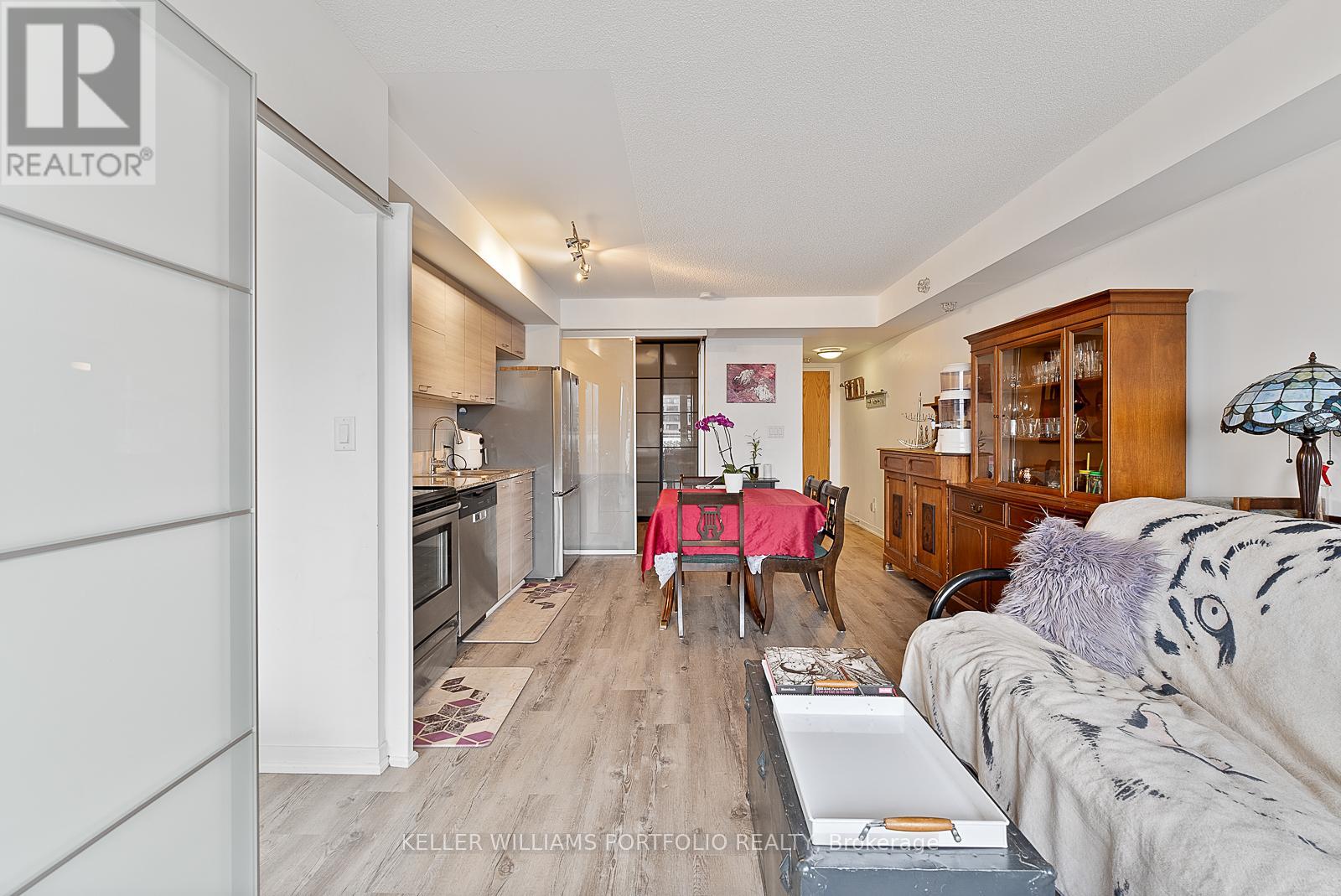 Photo 16 of 815 20 Joe Shuster Way, Toronto ON