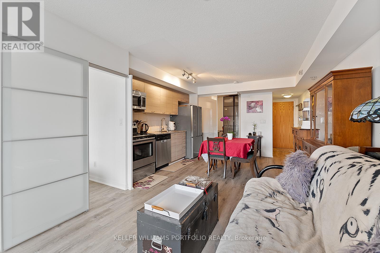 Photo 17 of 815 20 Joe Shuster Way, Toronto ON