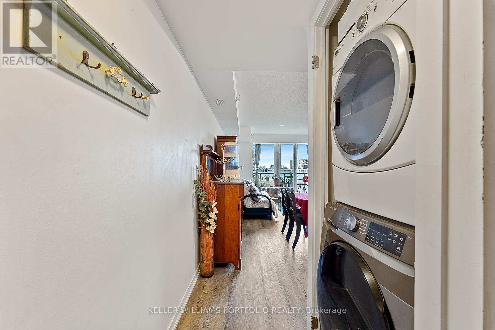 Photo 2 of 815 20 Joe Shuster Way, Toronto ON