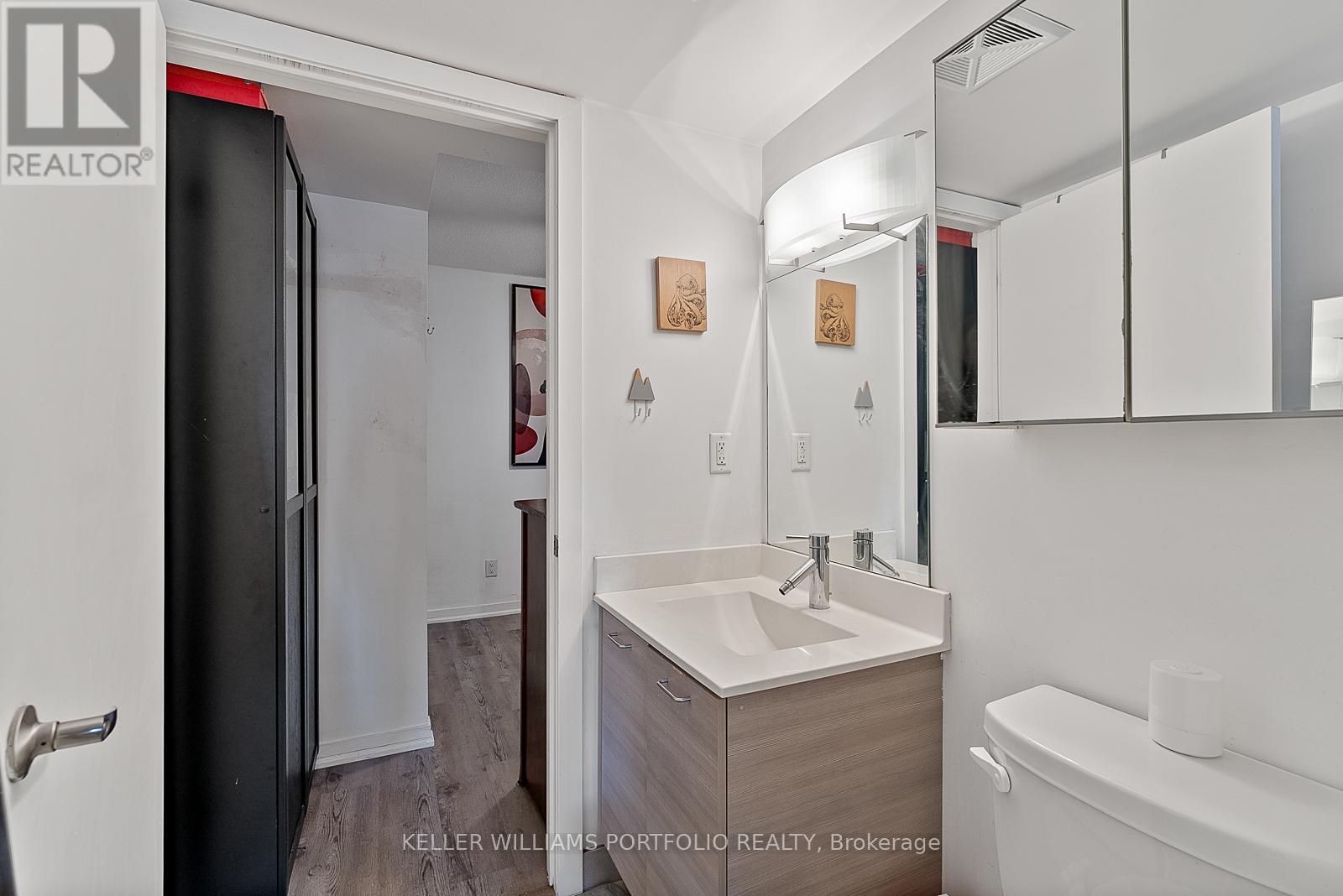 Photo 22 of 815 20 Joe Shuster Way, Toronto ON