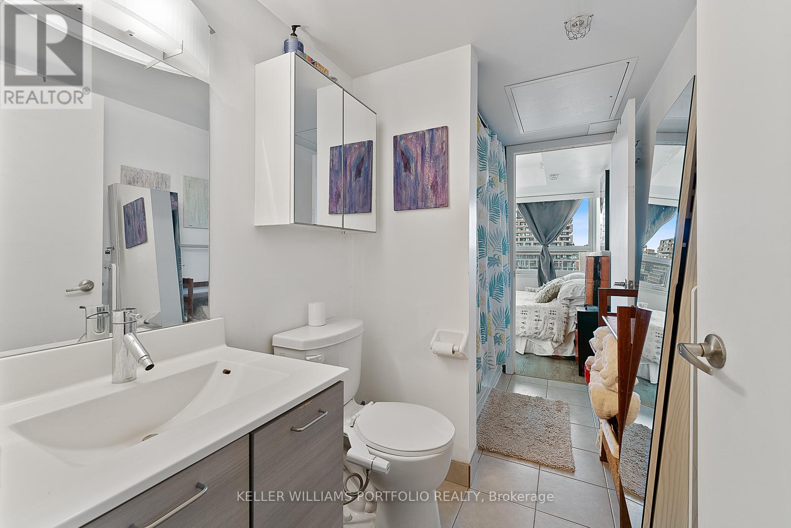 Photo 23 of 815 20 Joe Shuster Way, Toronto ON