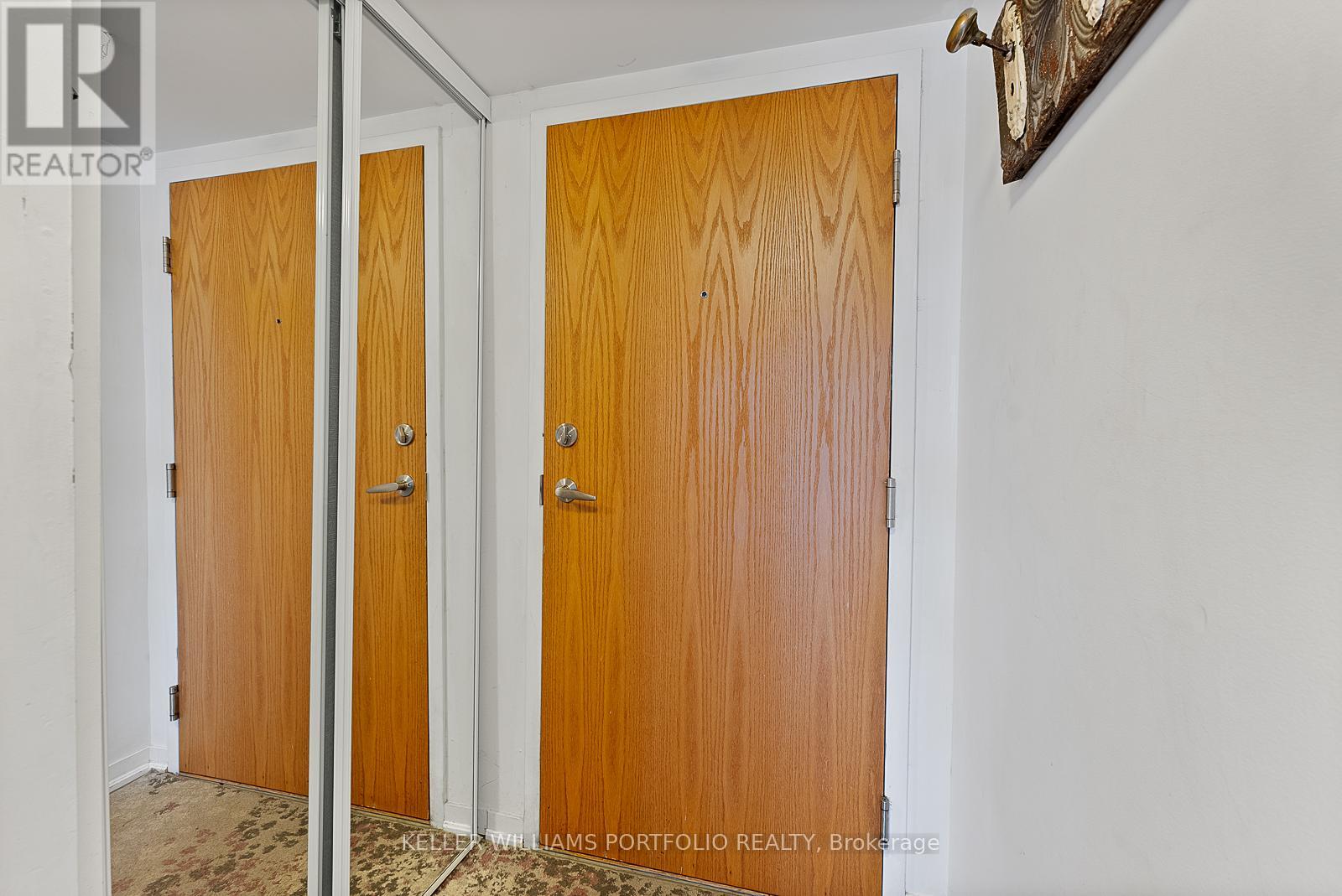 Photo 3 of 815 20 Joe Shuster Way, Toronto ON