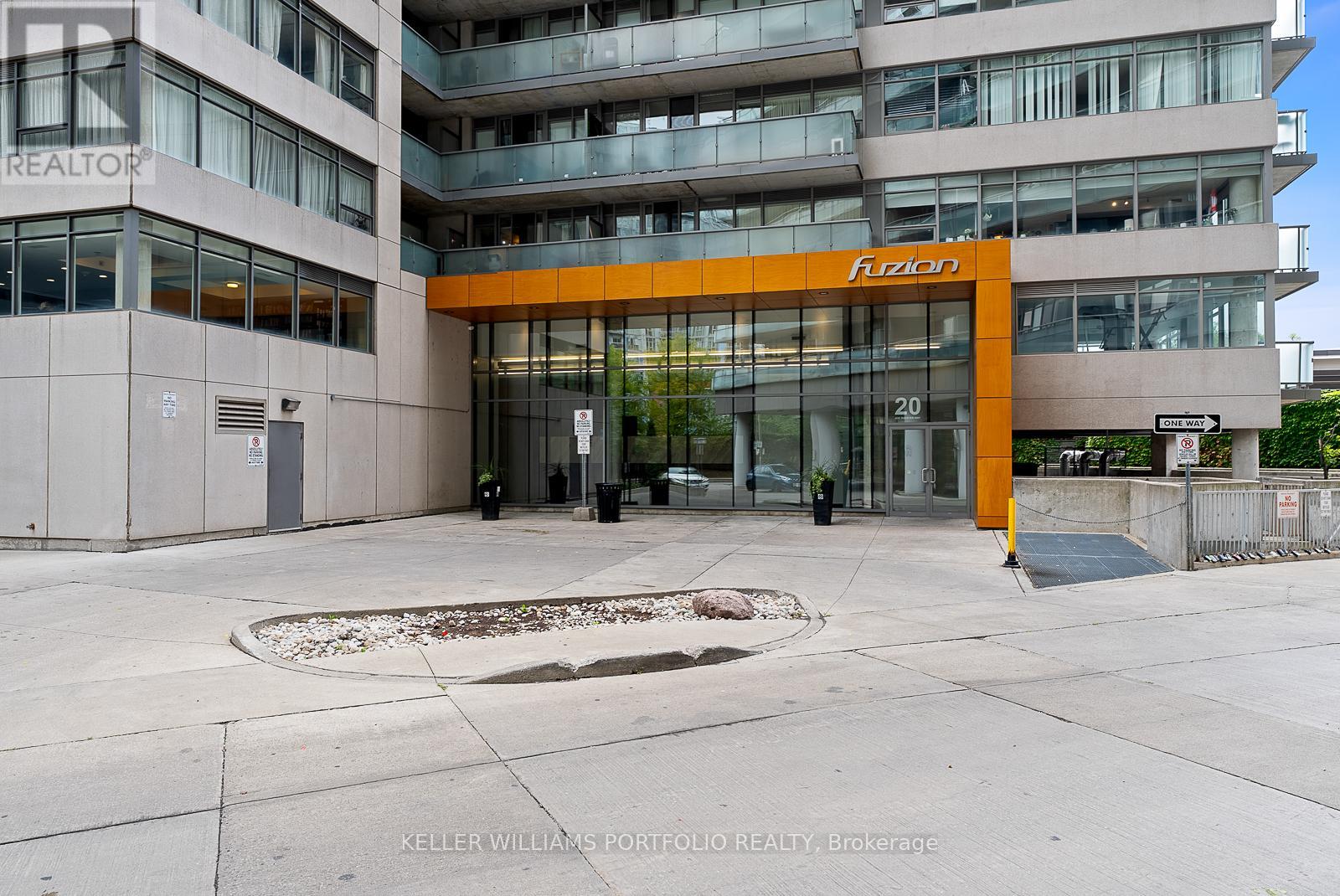 Photo 37 of 815 20 Joe Shuster Way, Toronto ON