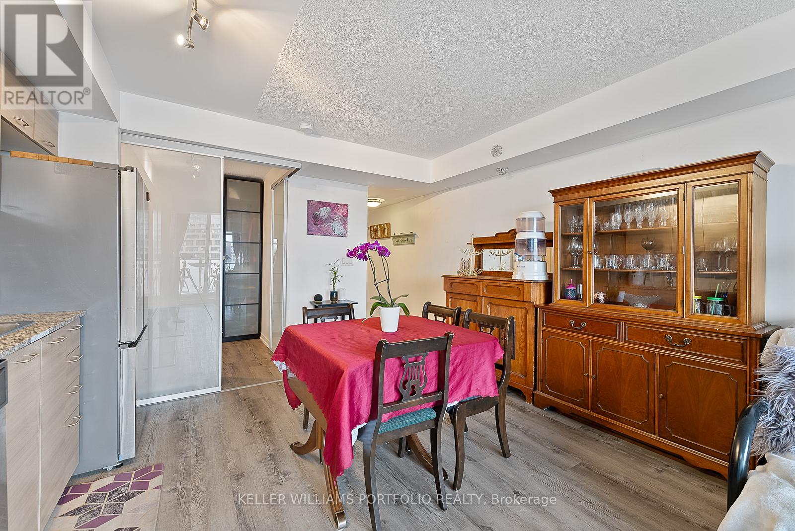Photo 9 of 815 20 Joe Shuster Way, Toronto ON