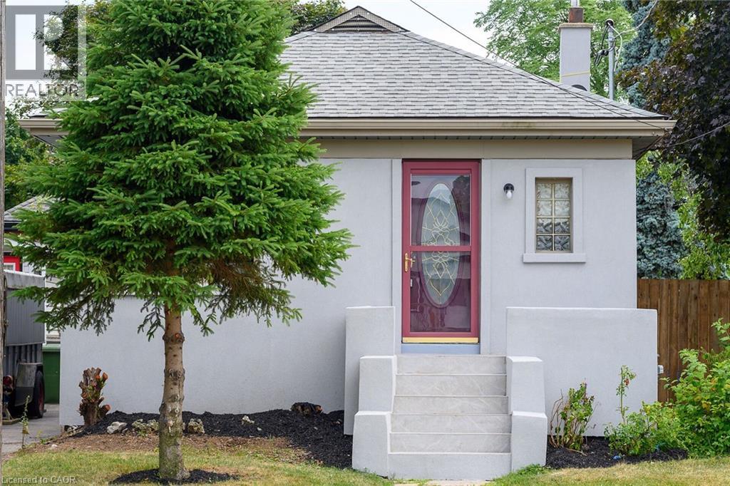 Photo 2 of 258 Brucedale Avenue E, Hamilton ON
