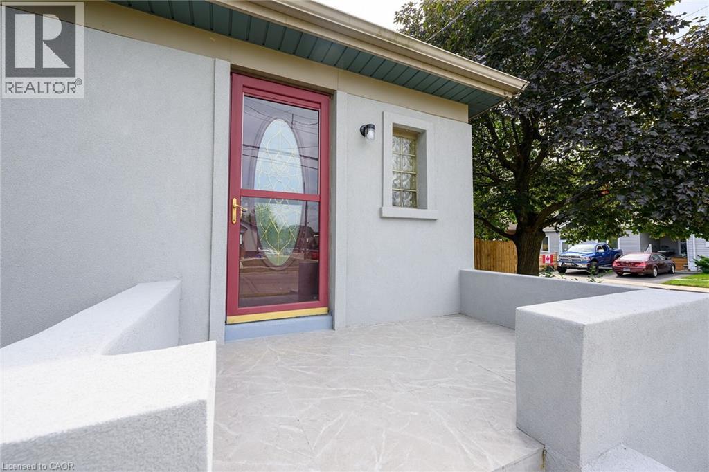 Photo 4 of 258 Brucedale Avenue E, Hamilton ON