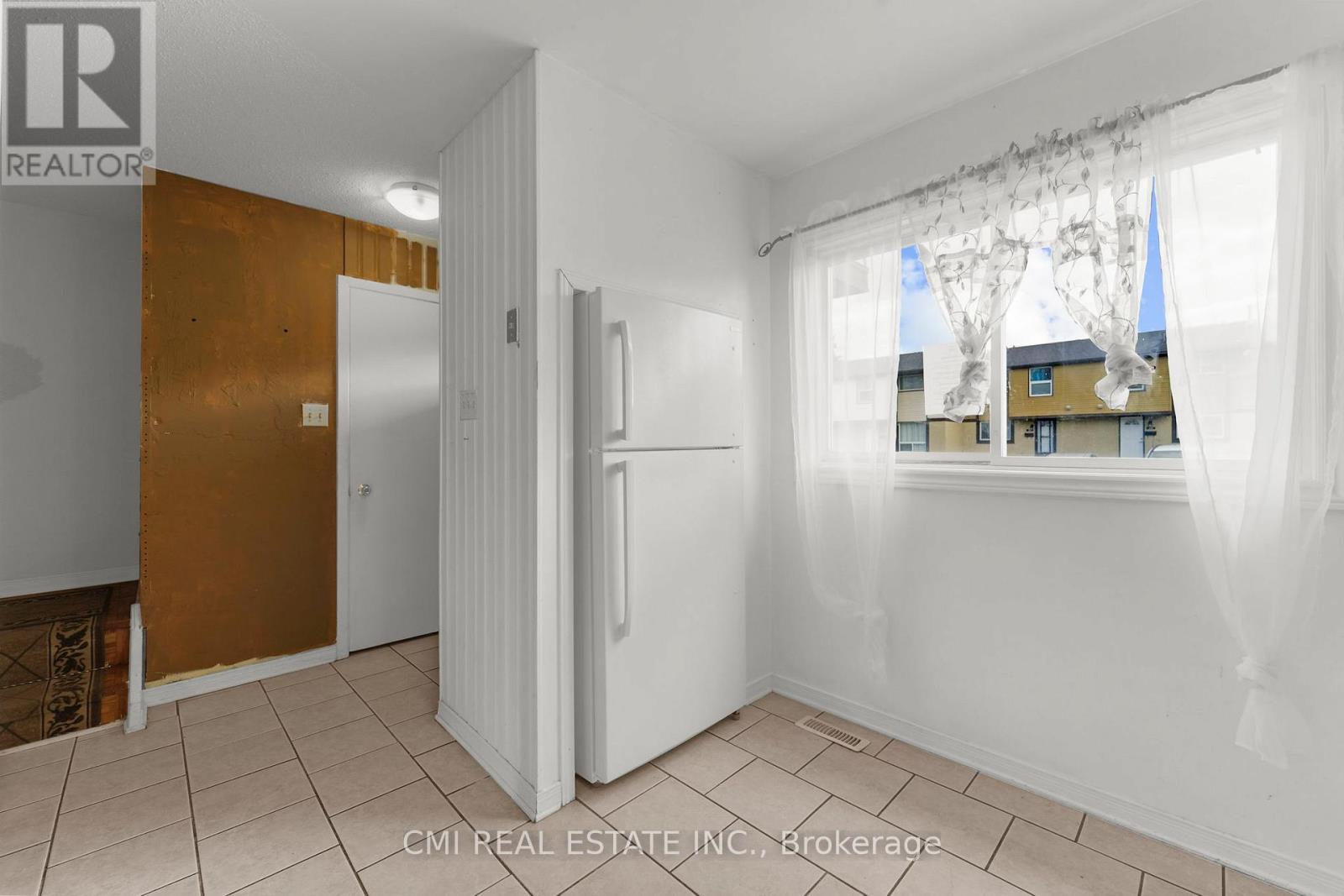 Photo 15 of 99 2570 Southvale Crescent, Ottawa ON