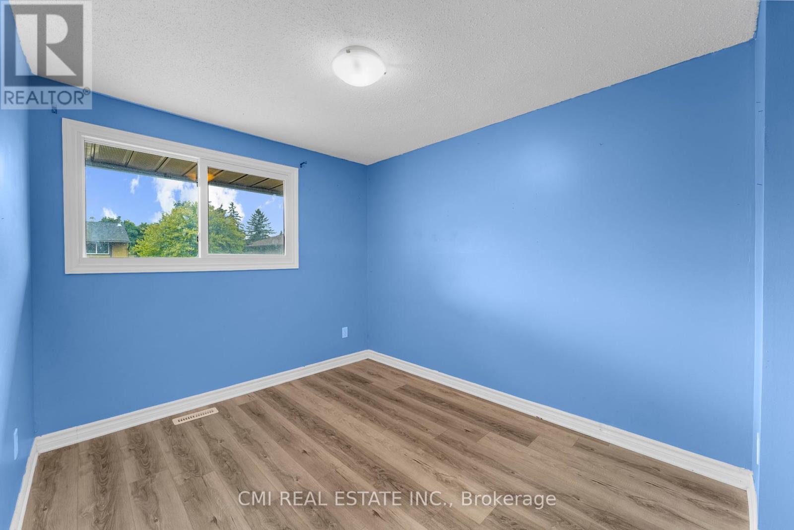 Photo 16 of 99 2570 Southvale Crescent, Ottawa ON