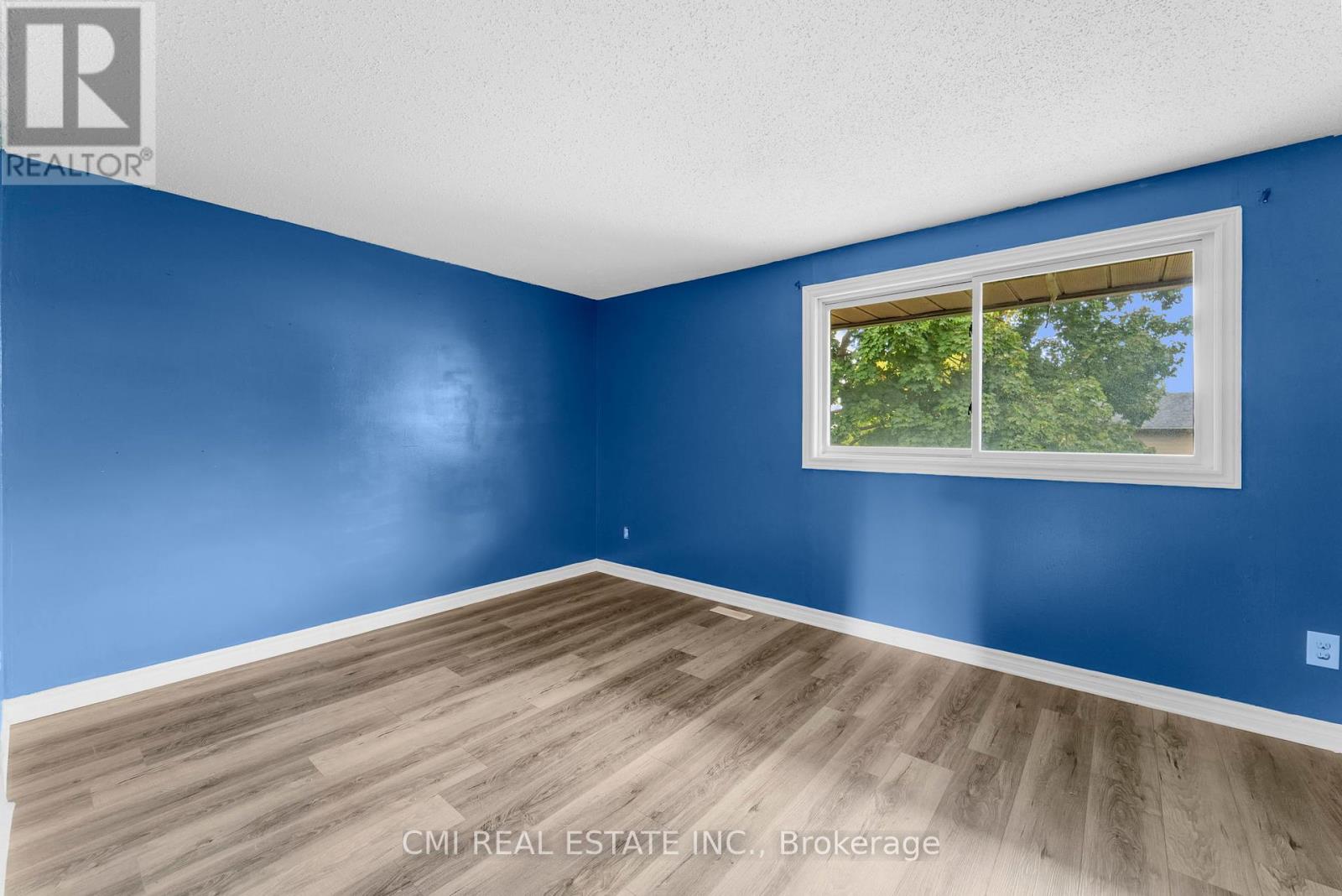 Photo 18 of 99 2570 Southvale Crescent, Ottawa ON