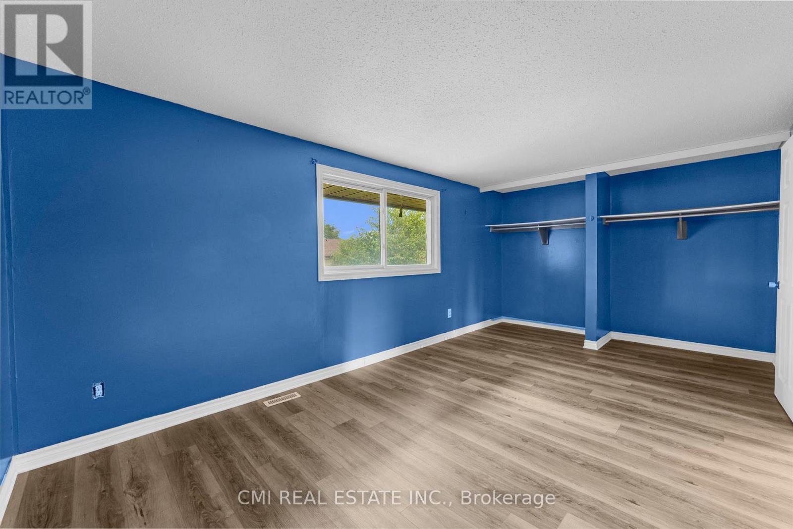 Photo 20 of 99 2570 Southvale Crescent, Ottawa ON