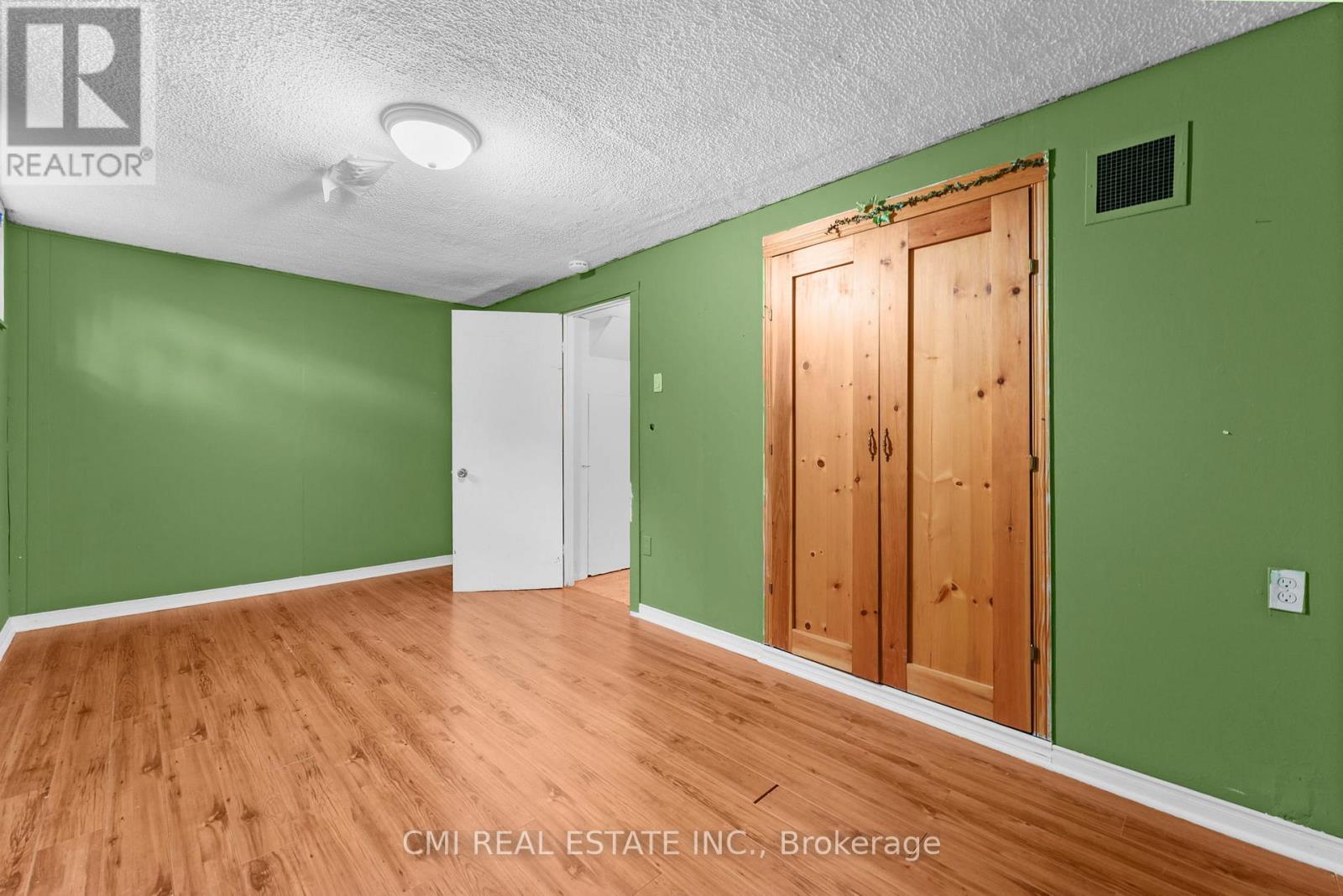 Photo 31 of 99 2570 Southvale Crescent, Ottawa ON