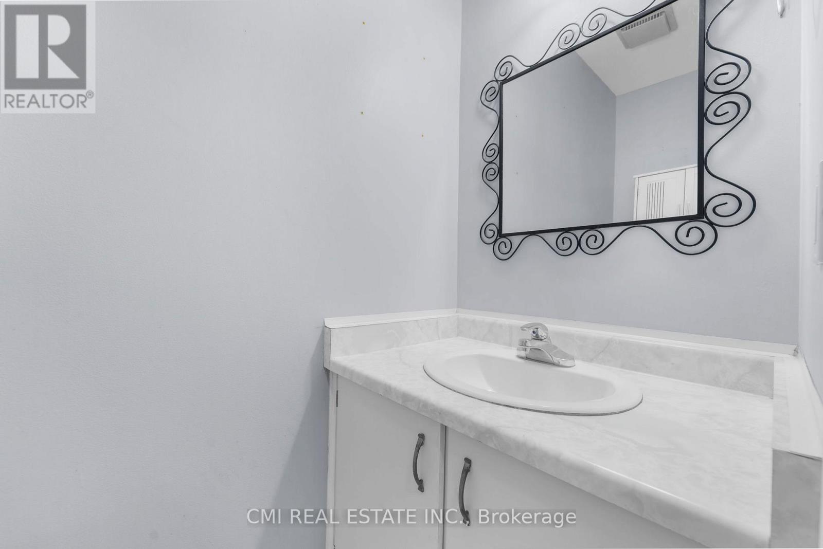 Photo 33 of 99 2570 Southvale Crescent, Ottawa ON