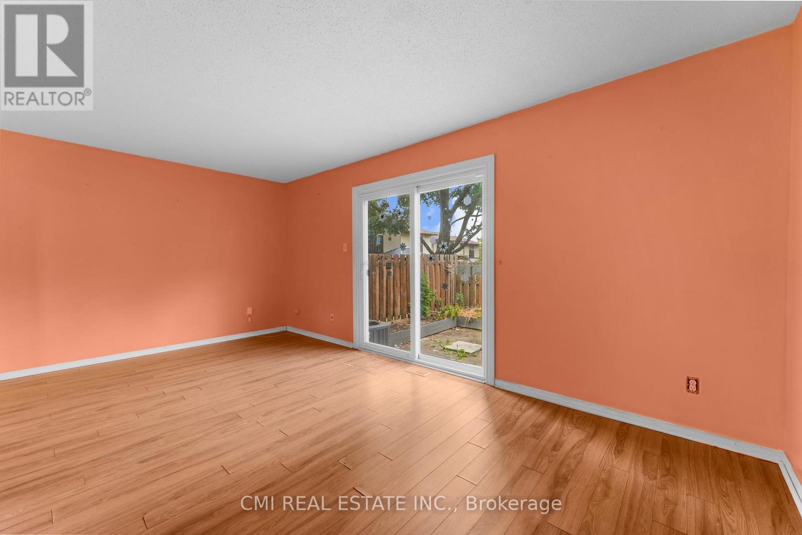 Photo 8 of 99 2570 Southvale Crescent, Ottawa ON