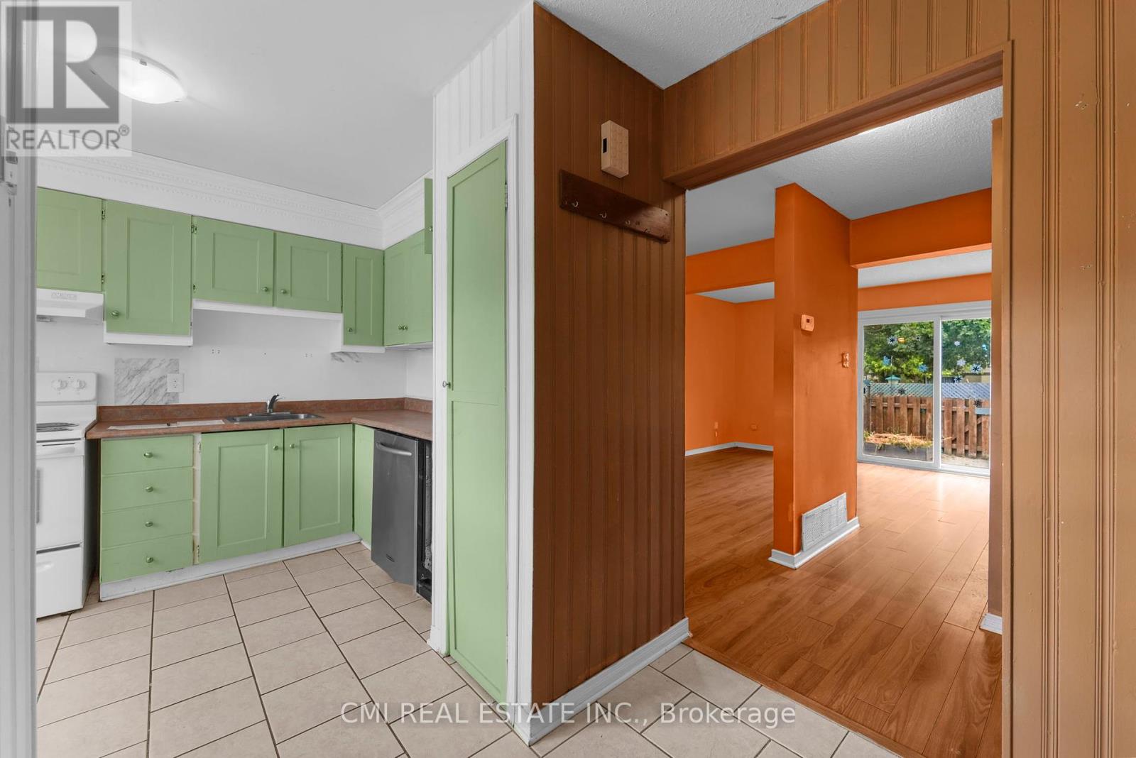 Photo 9 of 99 2570 Southvale Crescent, Ottawa ON