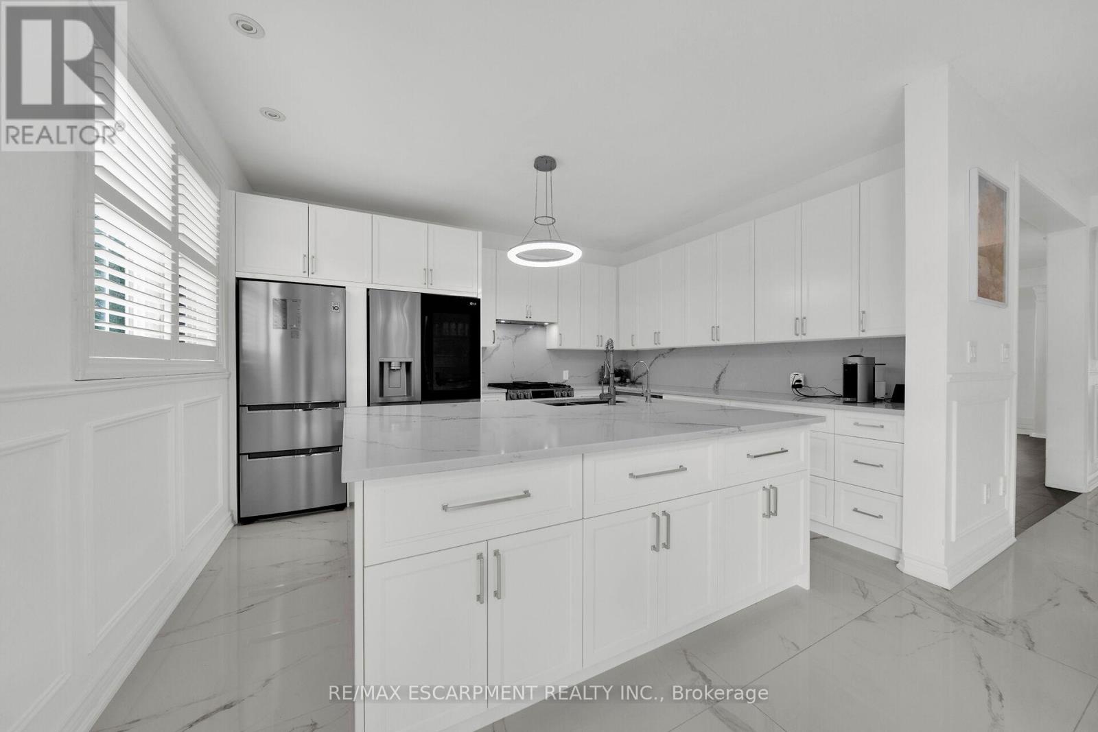 Photo 14 of 48 Montreal Circle, Hamilton ON