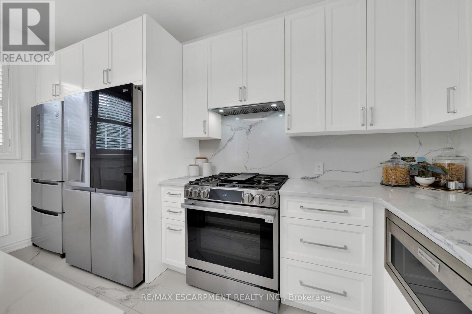 Photo 15 of 48 Montreal Circle, Hamilton ON