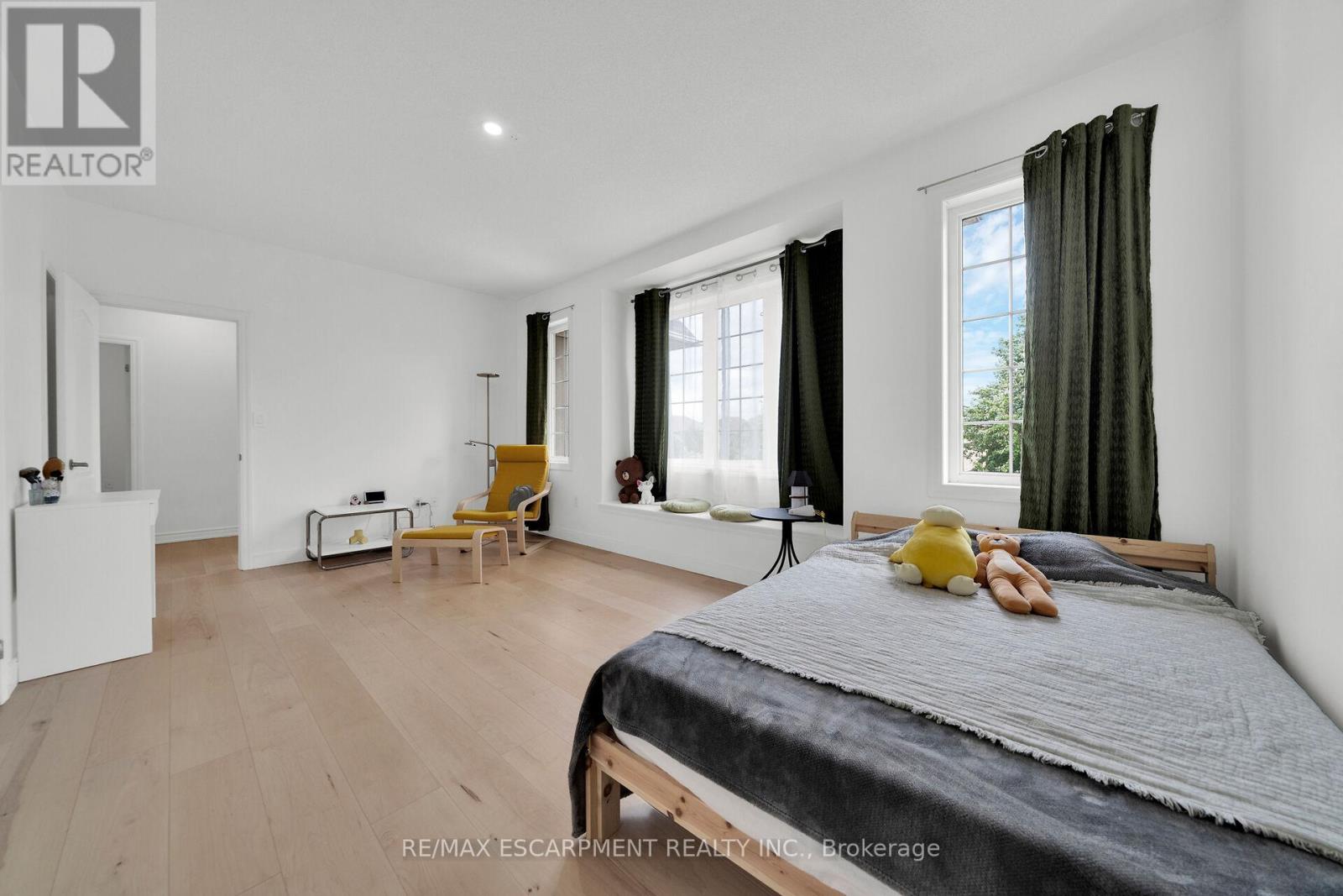 Photo 29 of 48 Montreal Circle, Hamilton ON