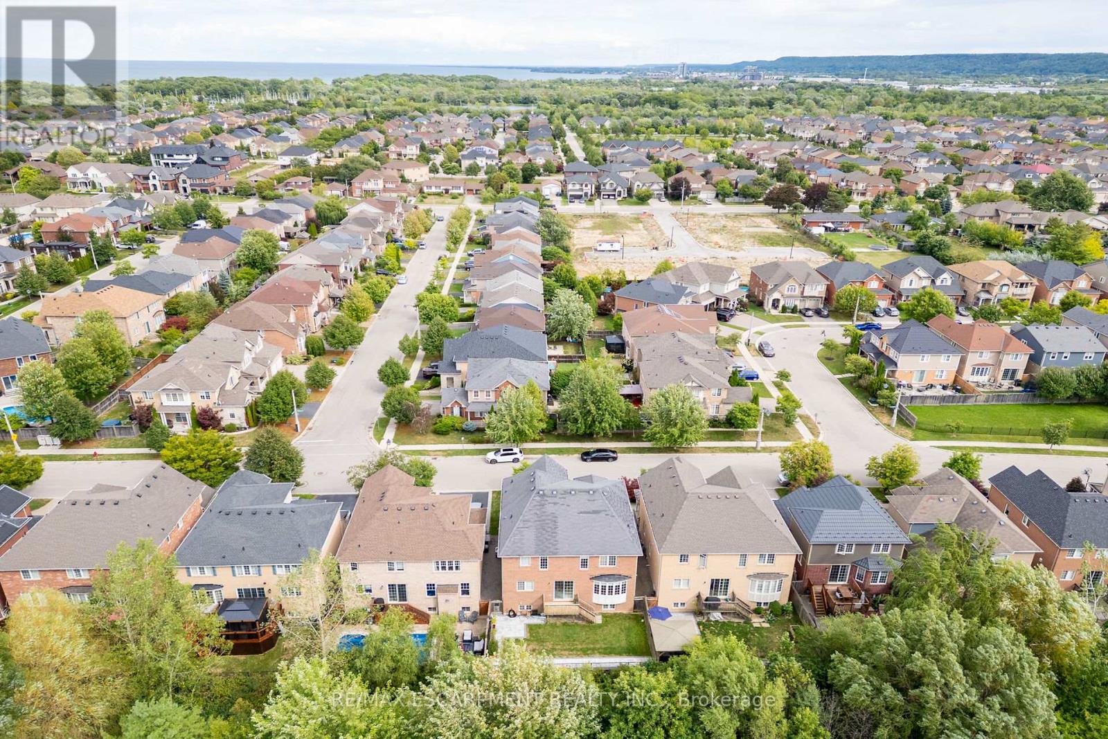 Photo 38 of 48 Montreal Circle, Hamilton ON