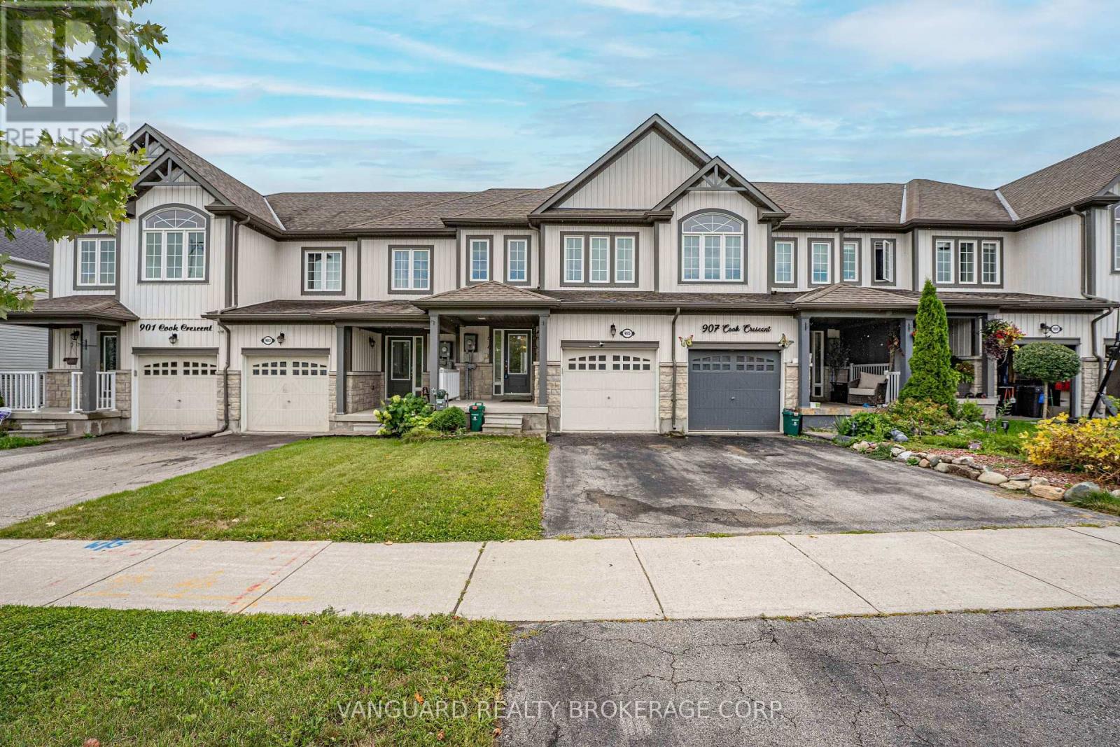 Photo 12 of 905 Cook Crescent, Shelburne ON