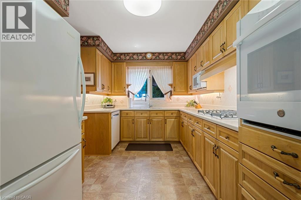 Photo 11 of 13 Leslie Drive, Stoney Creek ON