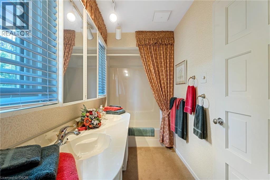 Photo 28 of 13 Leslie Drive, Stoney Creek ON