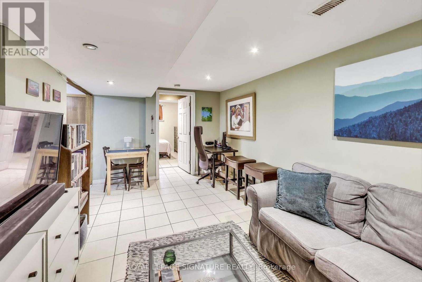Photo 33 of 232 Pacific Avenue, Toronto ON