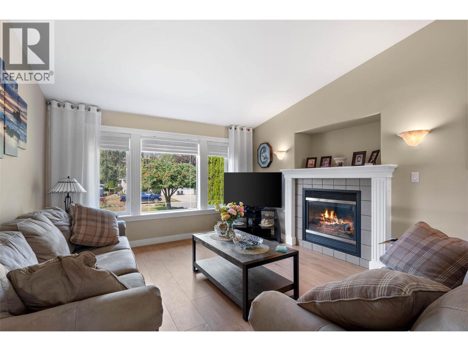 Photo 4 of 351 Juniper Street, Chase BC