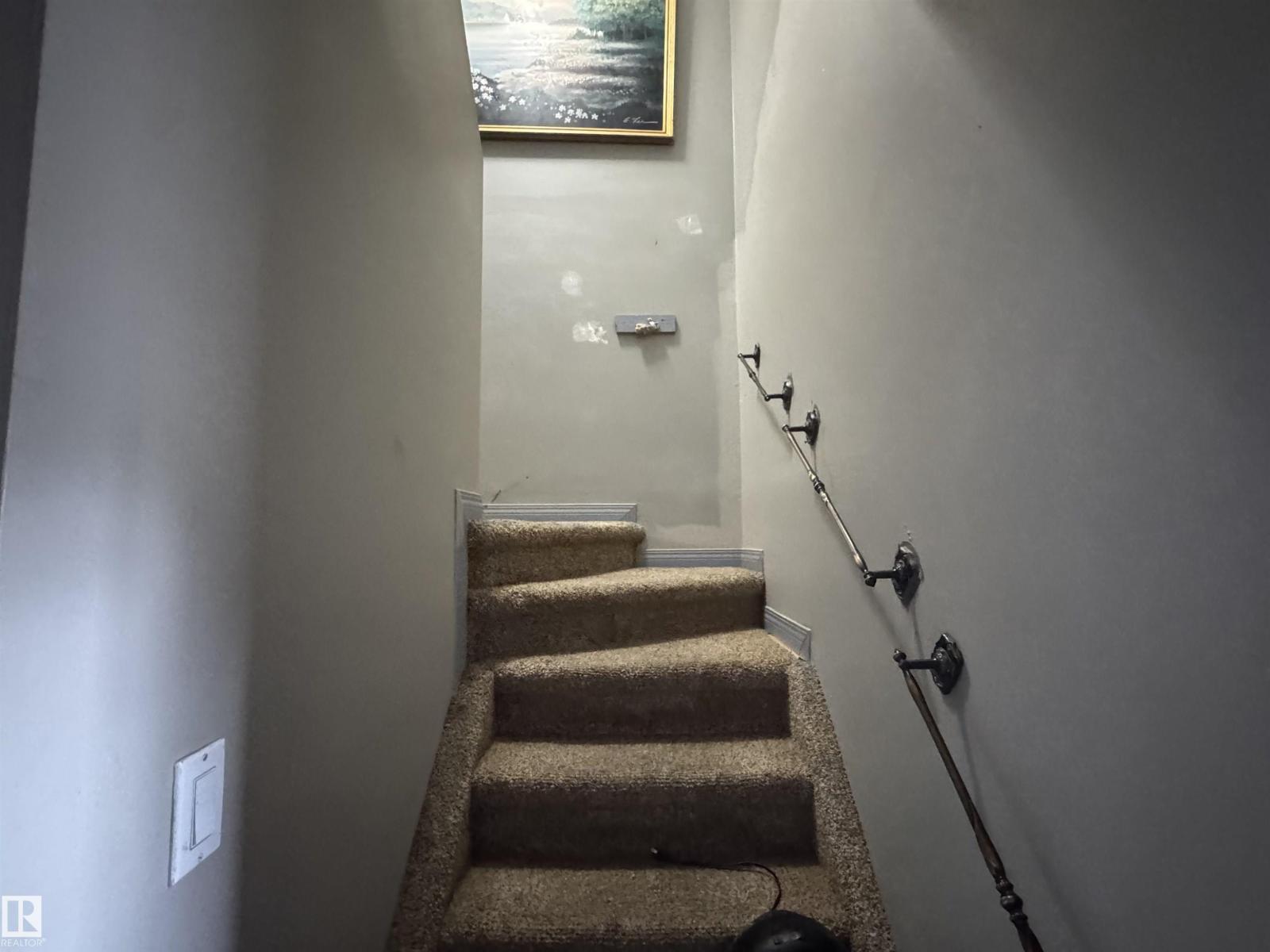 Photo 8 of 3322 116 A Av Nw, Edmonton AB