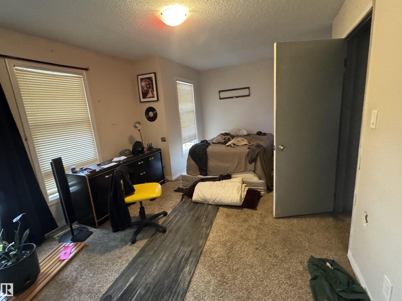 Photo 14 of 3322 116 A Av Nw, Edmonton AB