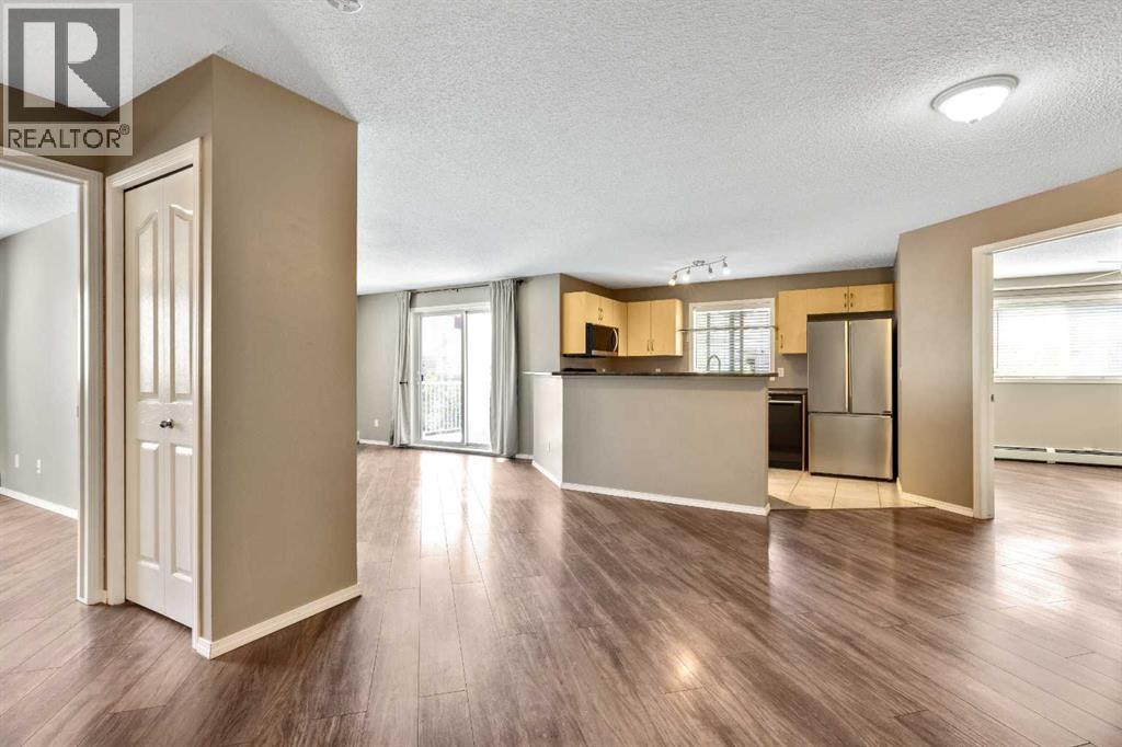 Photo 2 of 1425 10 Prestwick Bay Se, Calgary AB