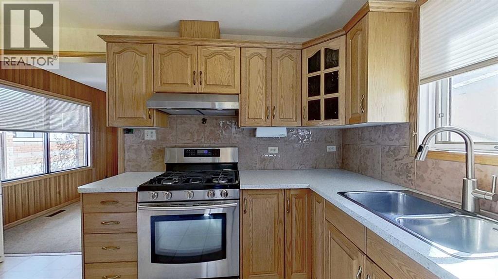 Photo 10 of 47 Montrose Crescent Ne, Calgary AB