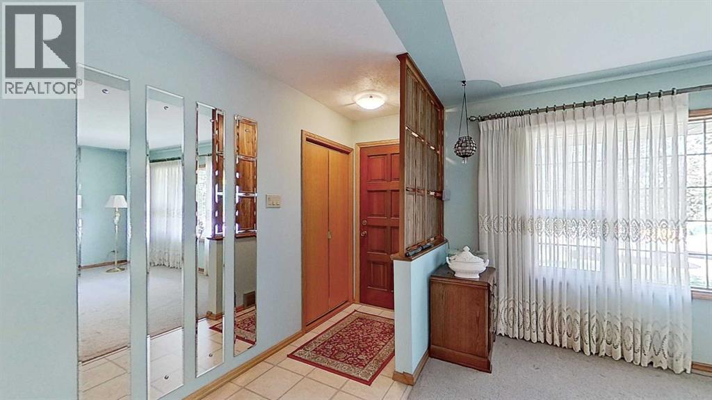 Photo 2 of 47 Montrose Crescent Ne, Calgary AB